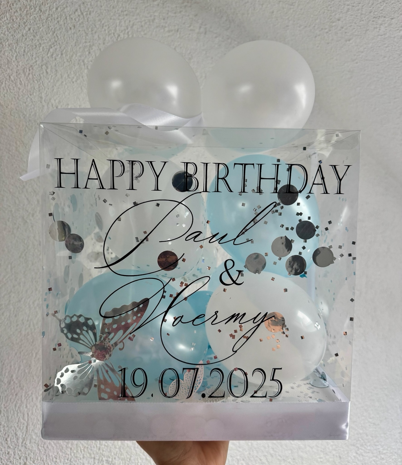 Personalisierte Ballonbox 30x30 cm zum Geburtstag mit Happy Birthday Schriftzug und Wunschfarben