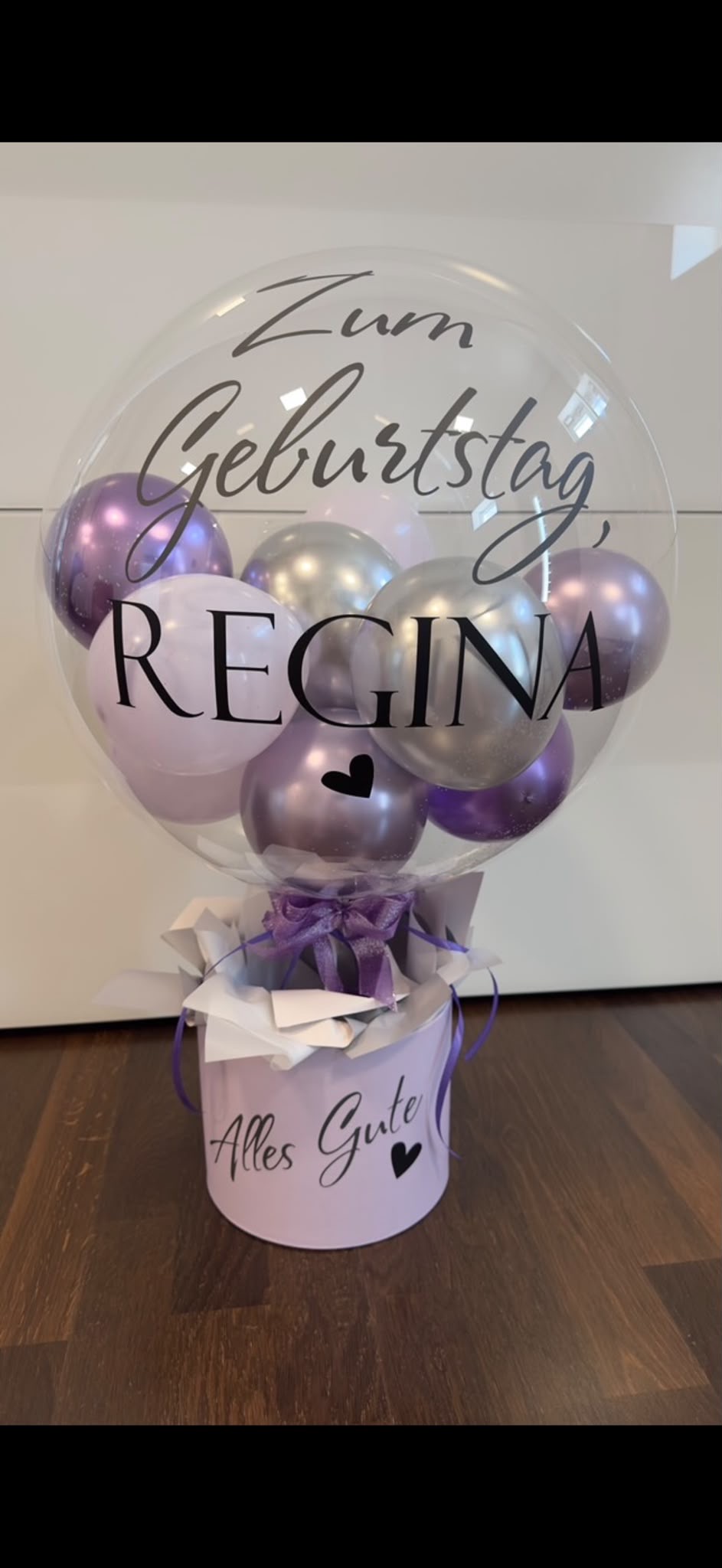 Personalisierter Bubble Balloon zum Geburtstag in einer Geschenkbox mit Wunschtext und Ballons in Wunschfarben in Stuttgart