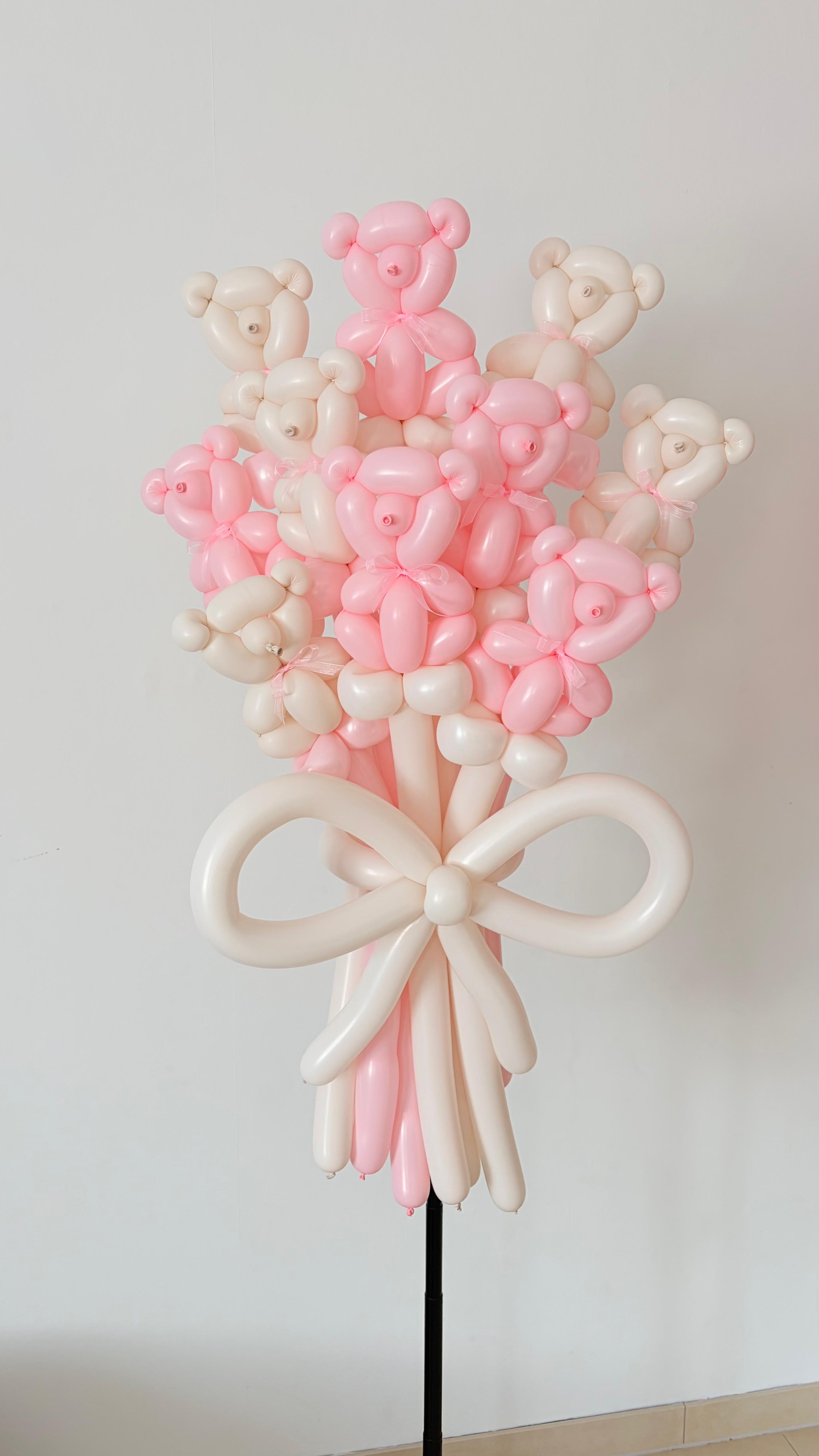 Ballonstrauß mit Bärenfiguren in Rosa und Creme als persönliches Ballongeschenk in Stuttgart
